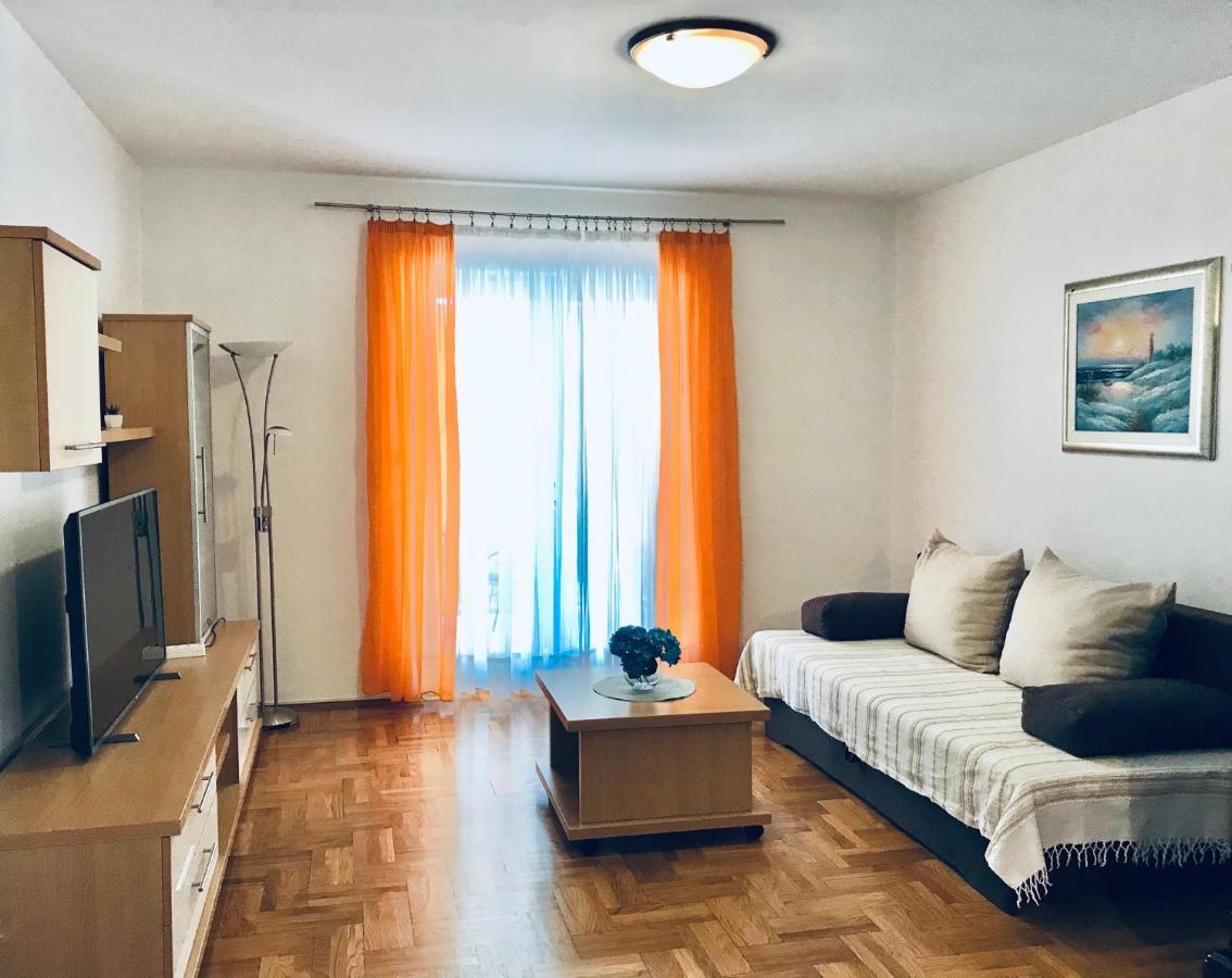 Apartments Mirjana Sukošan Exterior foto